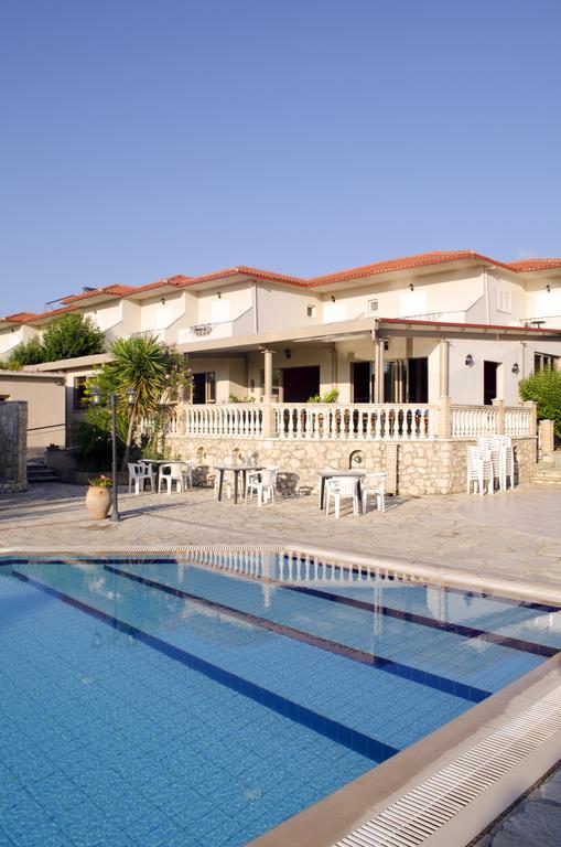 Elina Hotel 3*